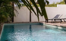 Major. Suites Curacao